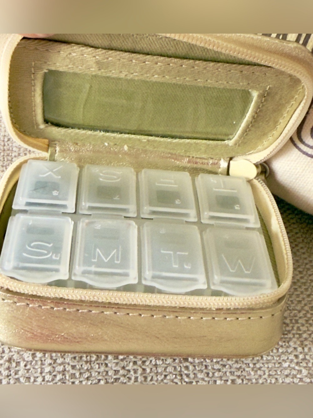 Fossil Gold Metallic Leather Small Zip Jewelry Organizer Vintage - Picture 3 of 3